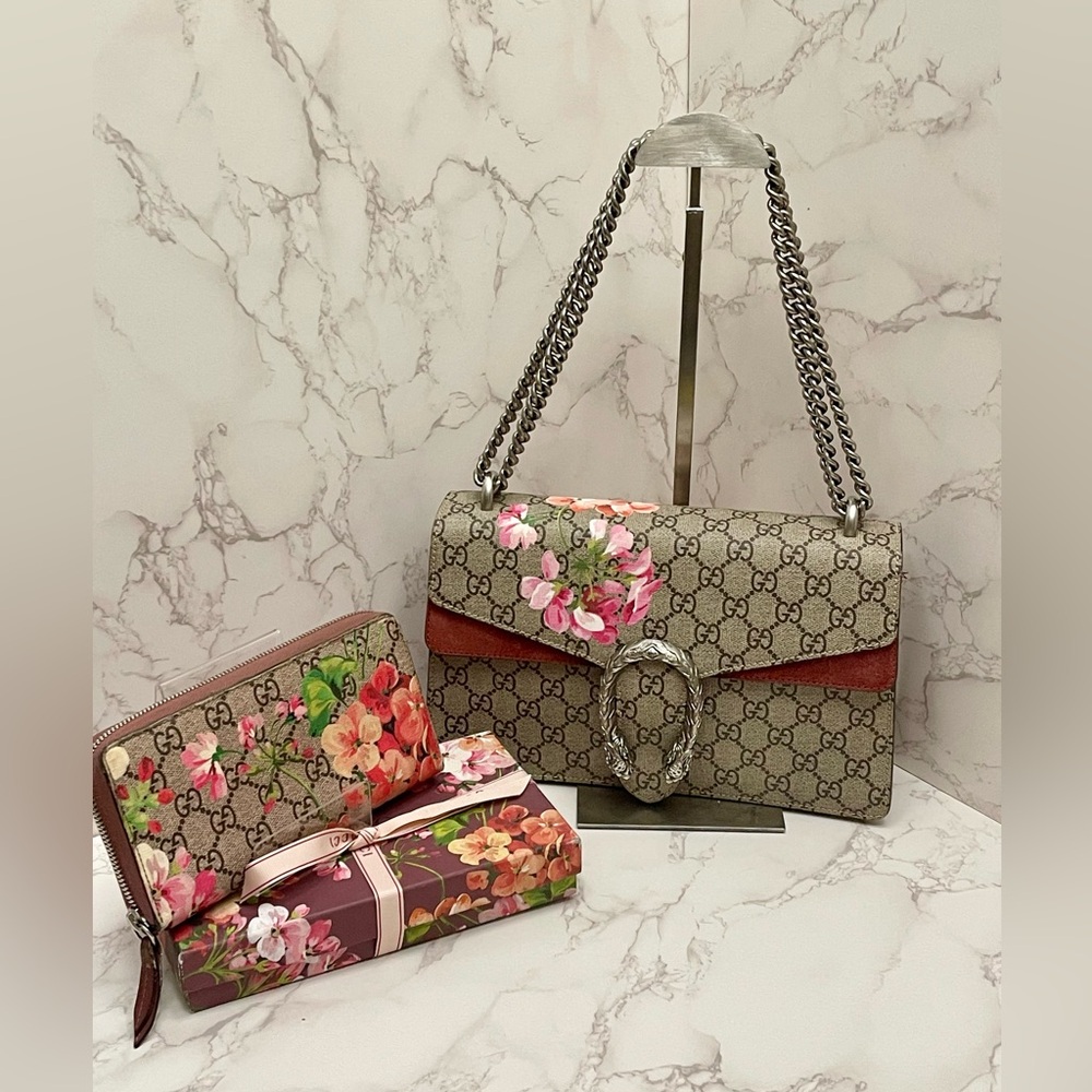 GUCCI GG Supreme Monogram Blooms Dionysus Shoulder  Bag